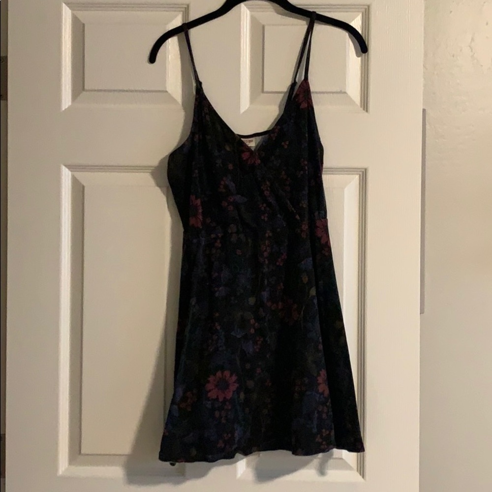 Cute dress!